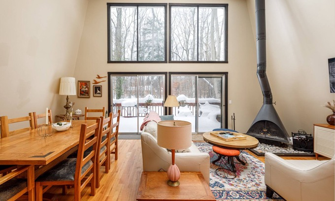Cedar Casa | 🌿Sugarloaf Chalet Pet Friendly 3BDR + Loft & Hot Tub