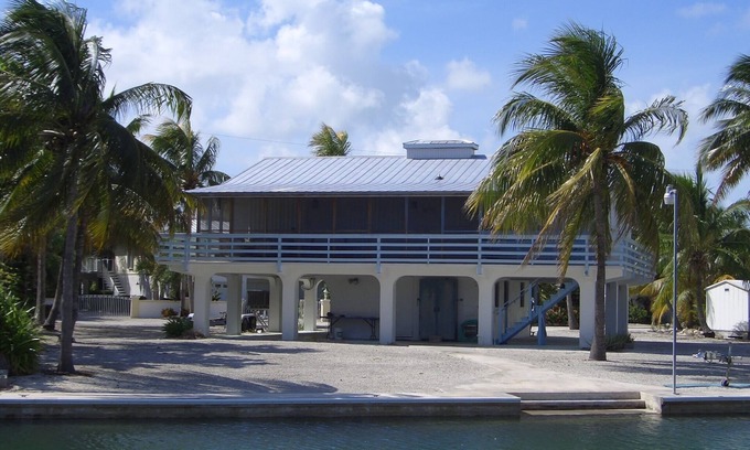 Sugarloaf Shores Casa | Sugarloaf Shores Wide Canal 3/3 Waterfront w/ 100 ft Seawall in Quite Community.