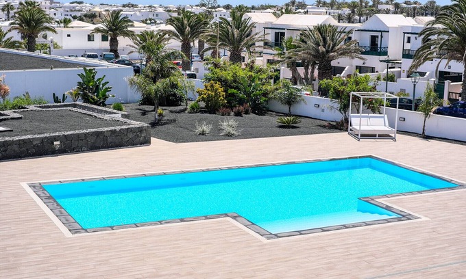 Costa Teguise Chalet De Esquí | SugarSand Senator en complejo con piscina