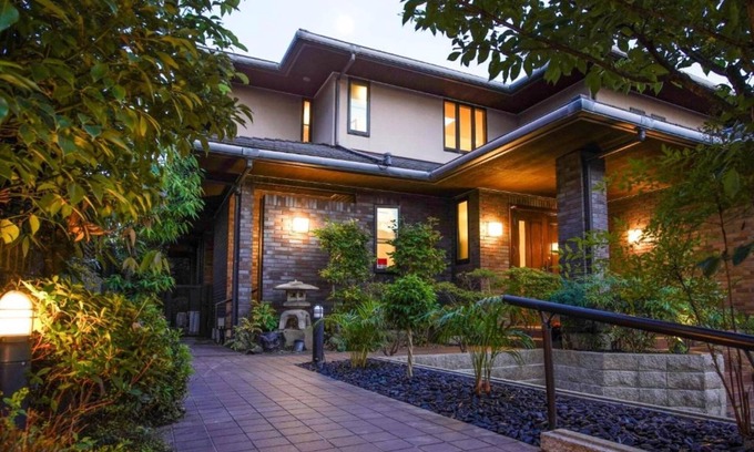 Izumisano Casa | 6 bedroom house / Izumisano Ōsaka