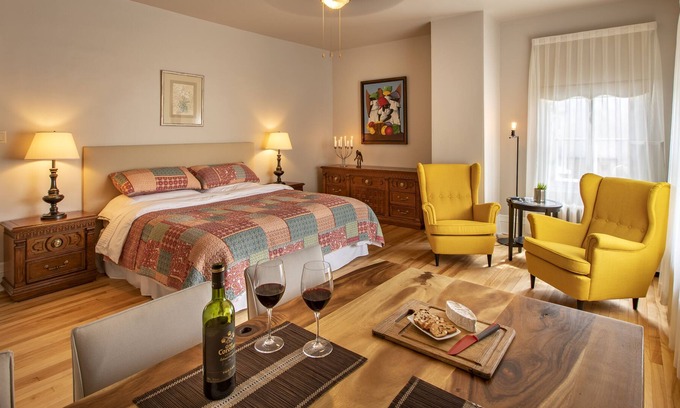 Montcalm Casa | Suite 01 - Comfortable suite in the Art District
