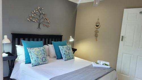 Beacon Bay Apartamento | Suite 10- Deja' Blu Bed and Breakfast- East London