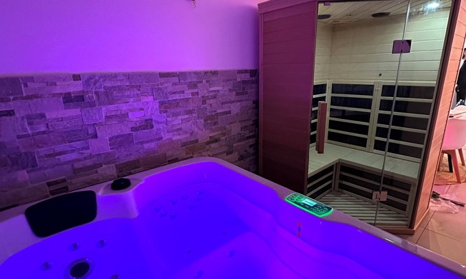 Esbly Casa | Suite 110 : Jacuzzi & Sauna Privatisé Avec Suite