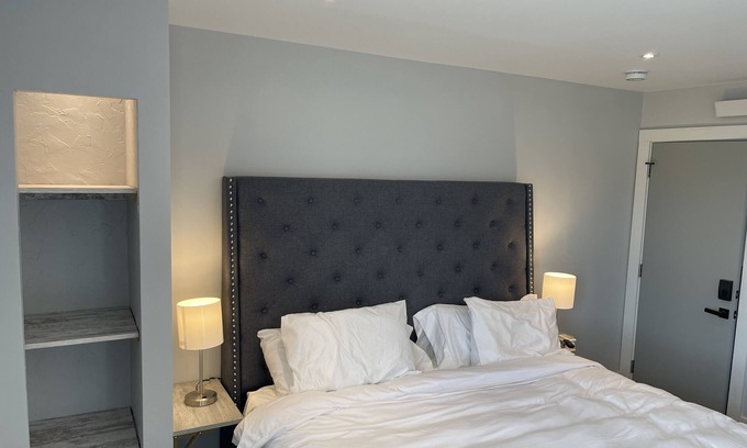 Custer Cabina | Suite 204 "The Egyptian Eagle"