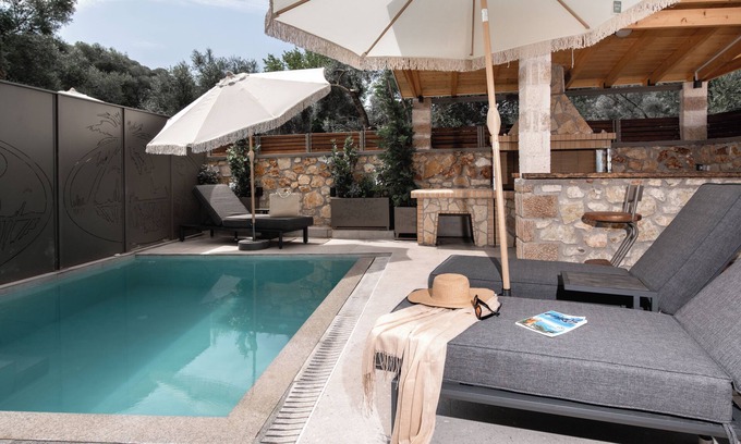 Vathi Apartamento | Suite 4 – Elegant & Serene Hideaway I September15 Suites