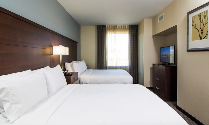 Bressi Ranch Condominio | Suite 4-Mins from Airport | Fitness Center + Pool