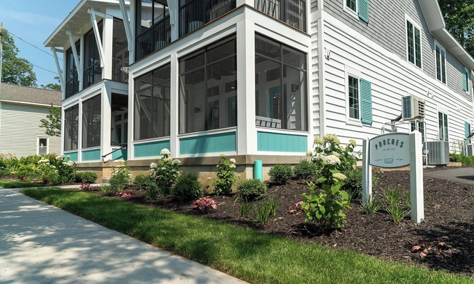 Saugatuck Apartamento | Suite #9, The Sunflower @ Porches On Mason - Prime downtown location..