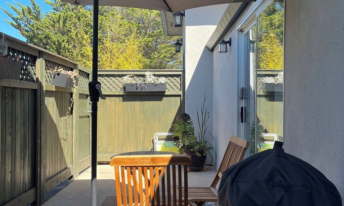 Aptos Apartamento | Suite A Work Play and Stay by the beach. Trails to the water from property.