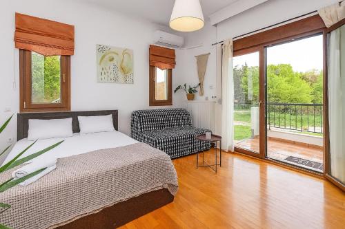 Serres Apartamento | Suite Acropolis Serres With Parking Next to Center