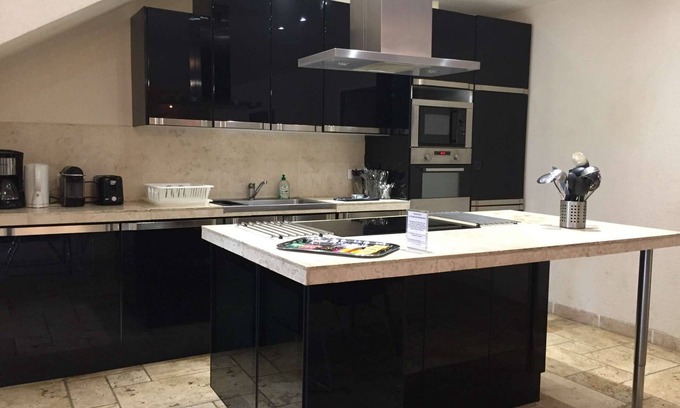 Bailly Apartamento | Suite - Appartement HORTENSIA - Rez de jardin Terrasse - Capacity 12 people