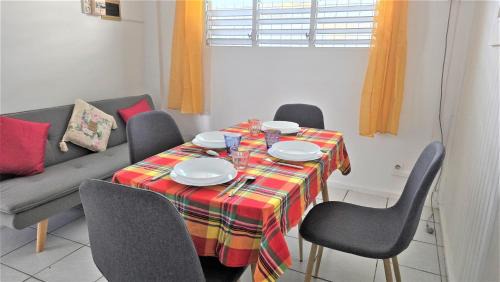 Le Lamentin Casa | Suite familiale 4 personnes chez l'habitant - Sports & aéroport à proximité