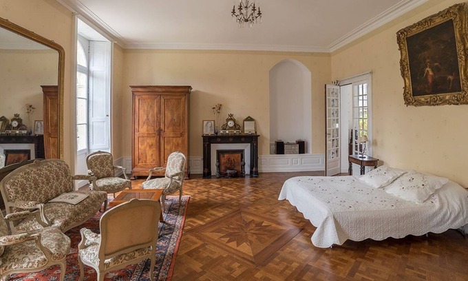 Fontenay-le-Comte Casa | Suite-Familiar-Baño Privado-Vista a la Piscina-suite 4 etoiles