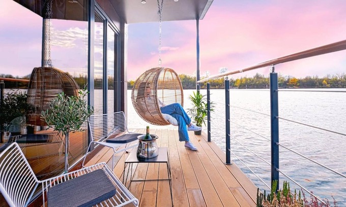 Guernes Casa | Barco-De Lujo-Baño en la habitacion-Vista al Lago-Houseboat originale