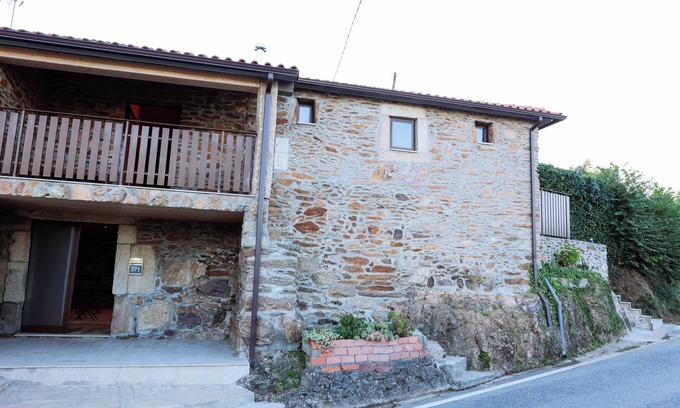 Molares Casa | SUITE IN RUSTIC HOUSE WITH STUNNING VIEWS