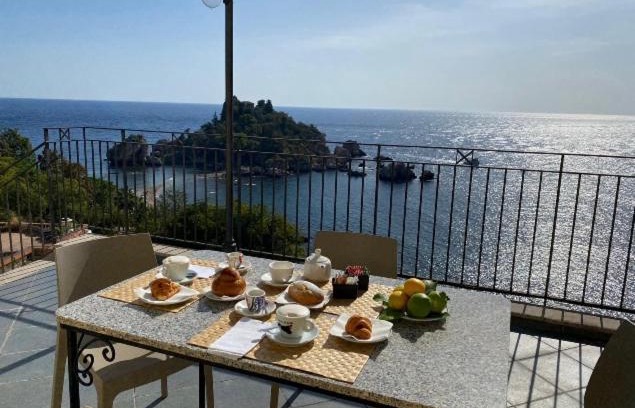 Taormina Cama Y Desayuno | SUITE ISOLA BELLA