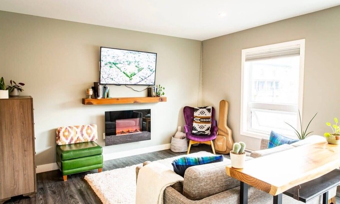 Revelstoke Condominio | Suite Lines Revy - One Bedroom Near RMR