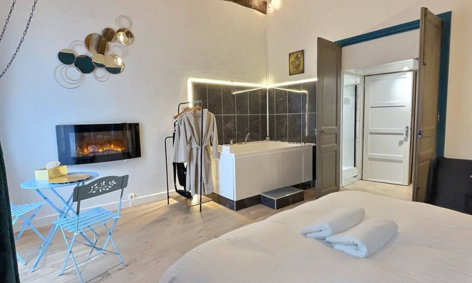 Arpajon Apartamento | Suite Love - Jacouzzi - Table de Massage
