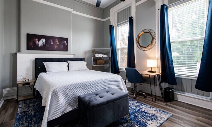 Smoketown Jackson Cabina | Suite near downtown Louisville, KY · Suite I