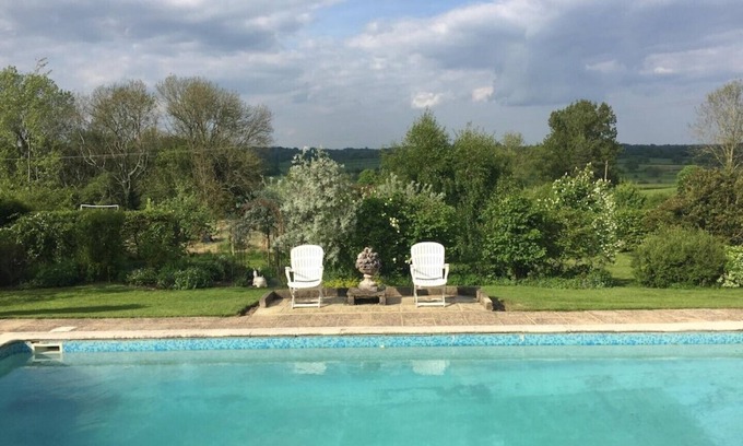 Ewhurst Green Cabaña | Suite Overlooking Beautiful Wealden Countryside, Swimming Pool. (See offers)