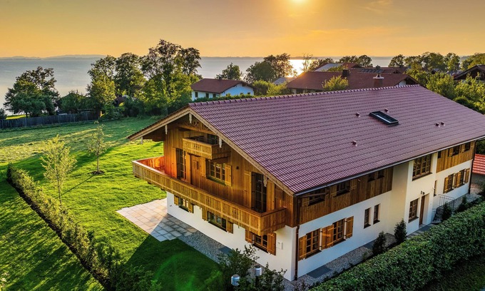 Traunstein District Apartamento | Suite Pfaffersee - barrier-free access with terrace and lake view