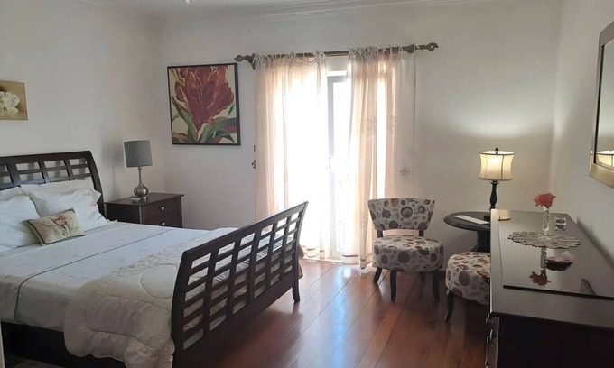 Funchal Apartamento | Habitación 'Suite Privada para Dos en Lagos' con Piscina Compartida, Wi-Fi y Aire Acondicionado