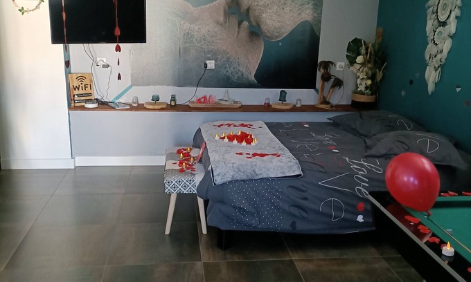 Trebes Cama Y Desayuno | Suite Privative Avec Jaccuzi Billard et Terrasse a 10 min de Cité de Carcassonne