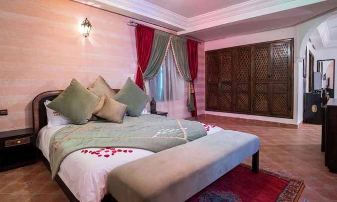 Ait Hamid Cama Y Desayuno | Suite Royale Ambassador - Jade