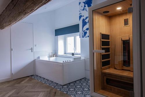 Jacquard - Prefecture Apartamento | Suite Saphir - Jacuzzi & Sauna