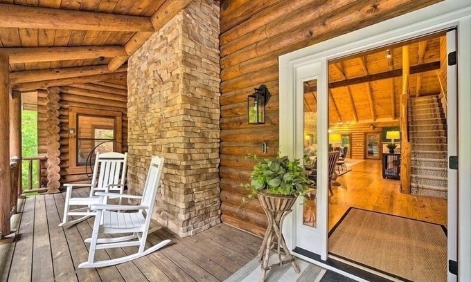 Sapphire Cabina | Suite Sixteen - Spacious Lodge Vibe - nestled within Burlingame