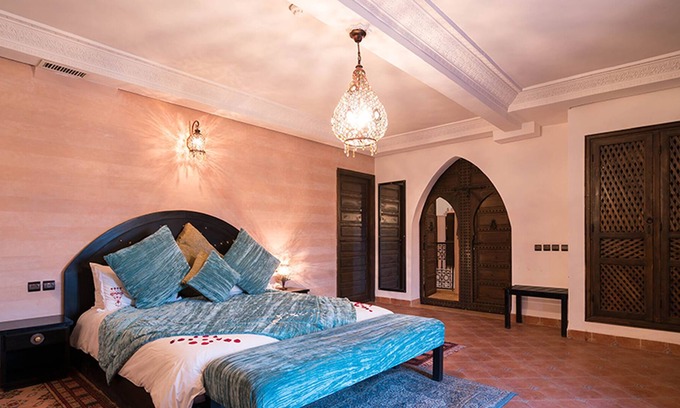 Ait Hamid Cama Y Desayuno | Suite "Turquesa" con terraza y vistas a la piscina