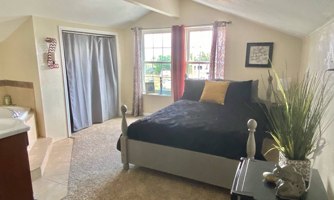 Emery County Casa | Suite W/ Jacuzzi Tub & Queen Bed
