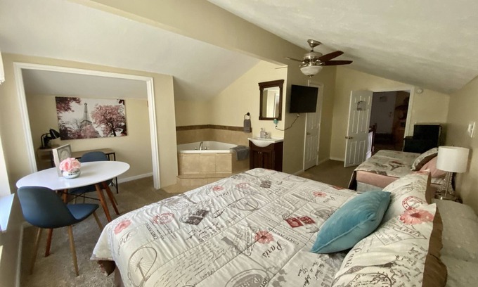 Emery County Casa | Suite W/ Jacuzzi tub, King & Twin Bed