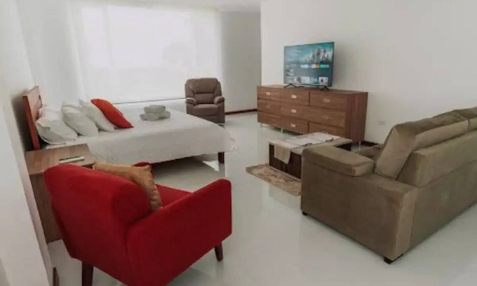 Cojimíes Apartamento | Suite w/ Kitchenette and Living Room