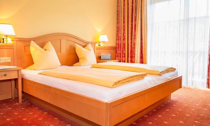 Ramsau am Dachstein Casa | Suite Waldfee, shower, toilet, anteroom, bedroom - Hotel Matschner