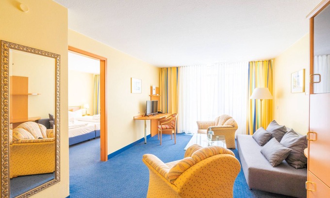 Binz Casa | Suite with city view - Arkona Strandhotel 4 star superior - directly on the beach!