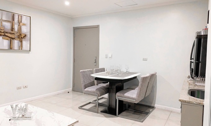Las Peñas Apartamento | Suite con vista al cerro Santa ana con GYM