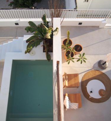 Centro Apartamento | SUITES 9 MALAGA, three unique suites with private plunge pool