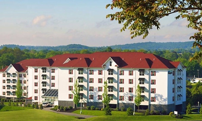 Hershey Villa | Suite de 2HAB / 2BA con chimenea, cocina completa, piscina interior / exterior Condominio C