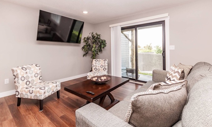 Kutzky Park Condominio | Suites on 4th Unit # 1 - 2 bdrm-2 bath-1 mile-Mayo Clinic