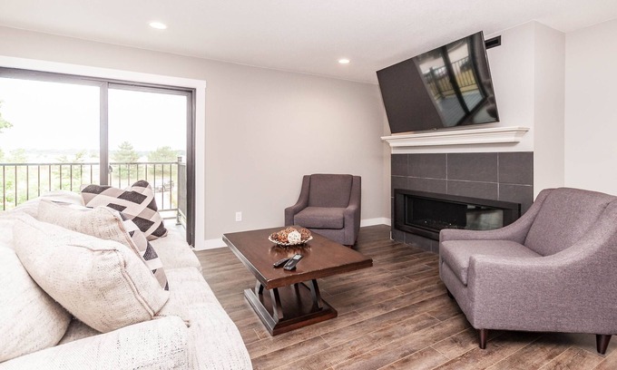 Kutzky Park Condominio | Suites on 4th unit # 4 - 2 bdrm-2 bath-1 mile-Mayo Clinic