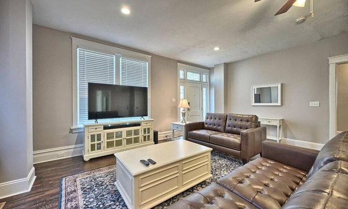 Harrisburg - Hershey Apartamento | Suites on Seneca - Lovely 2 Bed 1 Bath Apartment