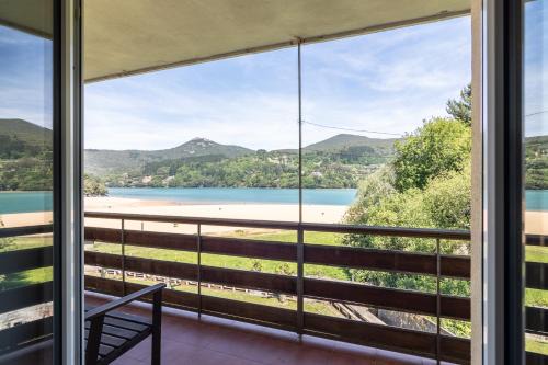 Sukarrieta Apartamento | Sukarrieta apartment by People Rentals