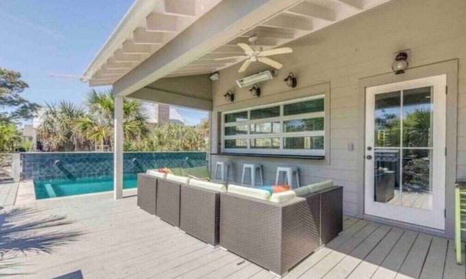 Sullivan's Island Apartamento | Sullivan’s Island 2nd Row 4BR/4.5BA with Pool and Firepit!