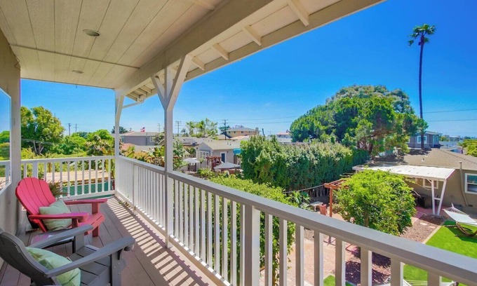 Bay Park Cabaña | Summer at Safari Bay Hideaway-pet friendly yard!