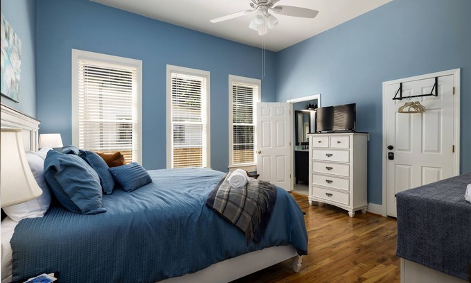 Forest Park Casa | Summer Breeze - 3BR/Backyard & Deck/Families