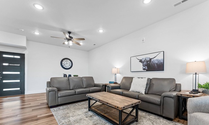 Table Rock Casa | Summer Breeze -- Sleeps 17 6 Bedroom Home by RedAwning