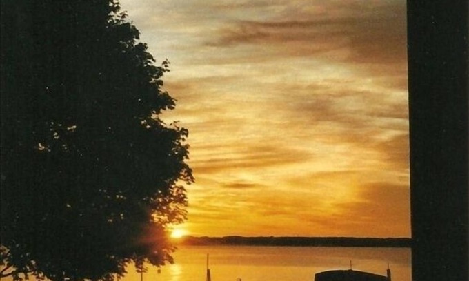 Silver Beach Cabaña | Alquiler de cabaña de verano en el hermoso lago Mullett, Cheboygan $ 730-835 / semana