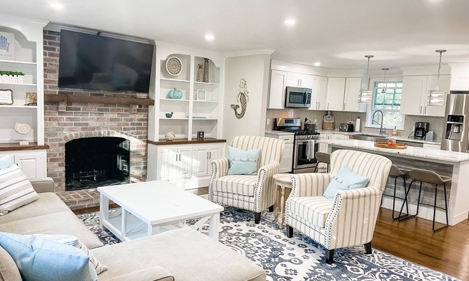 Northwest Harwich Casa | Summer Escape! Fire pit, Weber Grill and Tesla Charger