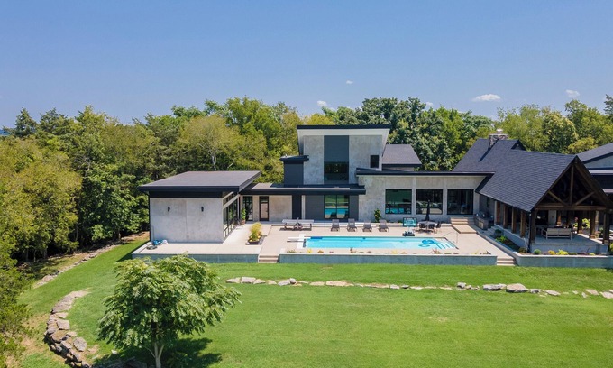 Franklin Casa | Summer Flash Sale* I Above Nashville Sanctuary I Pool I Fire Pit I Studio