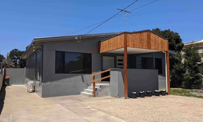 Cowes Casa | Summer fun. Pet friendly. Kid friendly. Family friendly.